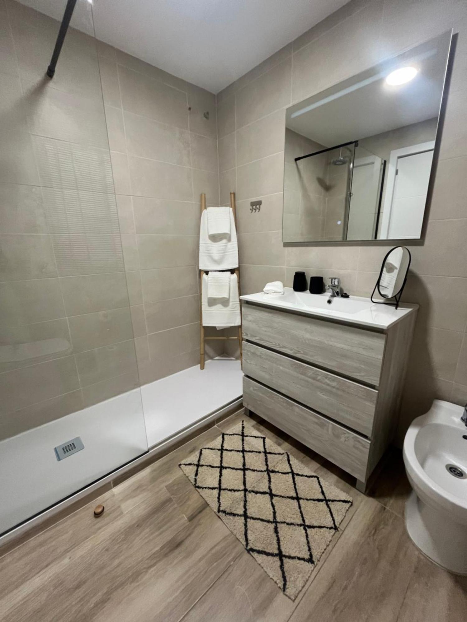 Love Rent4 Malaga Huelin Bagian luar foto